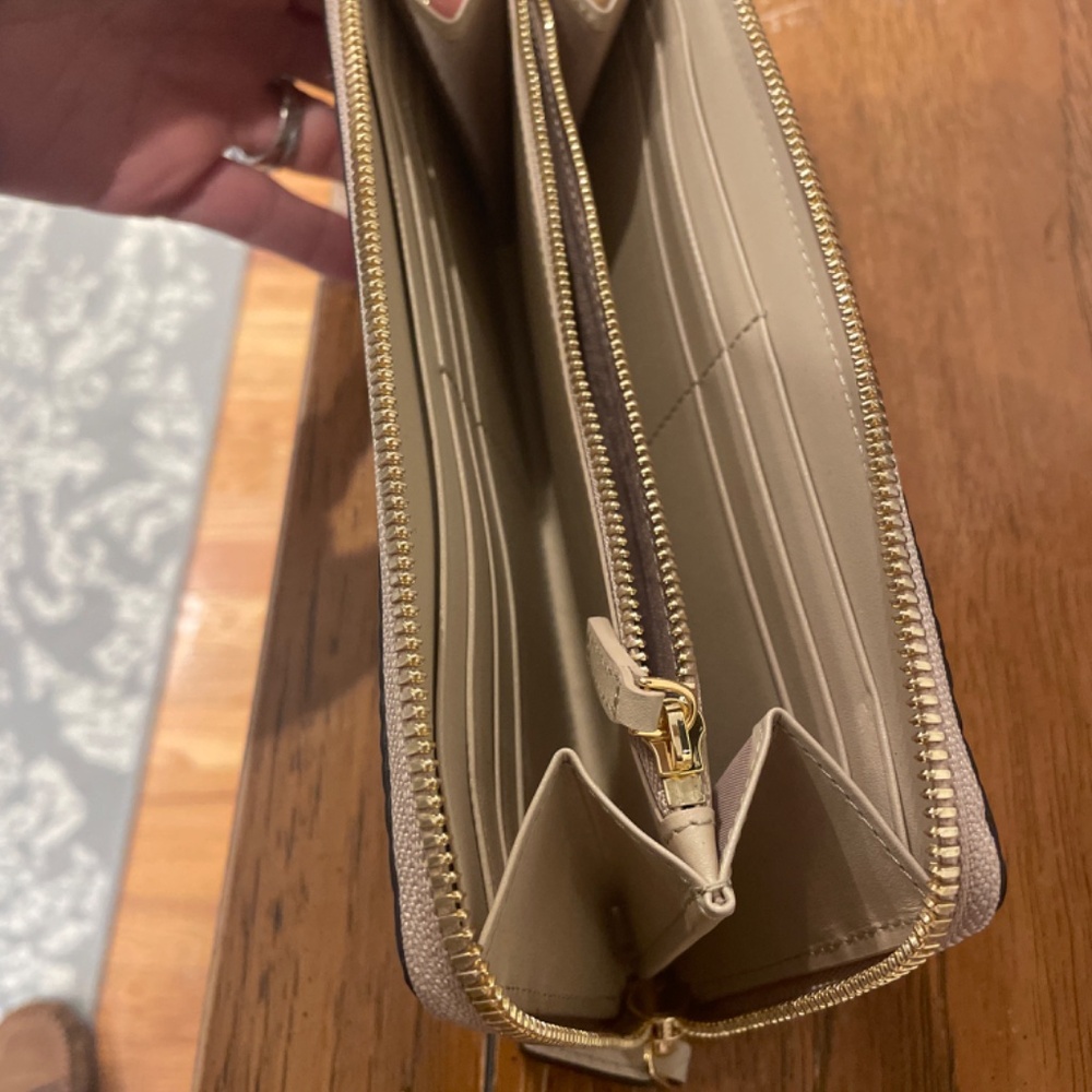 Wallet - Picture 2 of 6